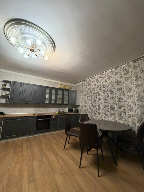 4 комн., 87 м², Блочный, Центр - район пл. Орджоникидзе 5