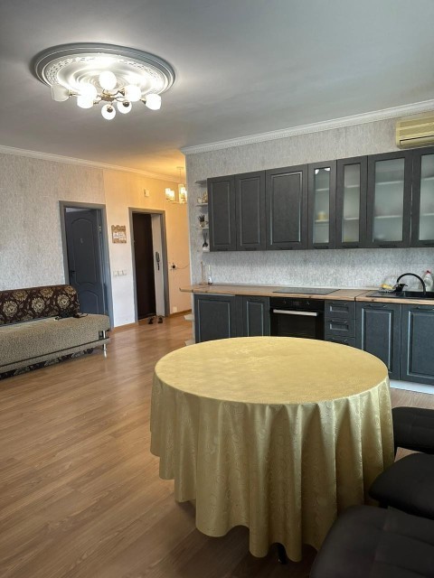 4 комн., 87 м², Блочный, Центр - район пл. Орджоникидзе 4