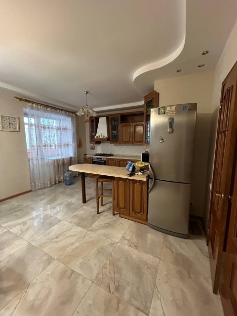 4 комн., 172 м², Блочный, Крытый рынок 10