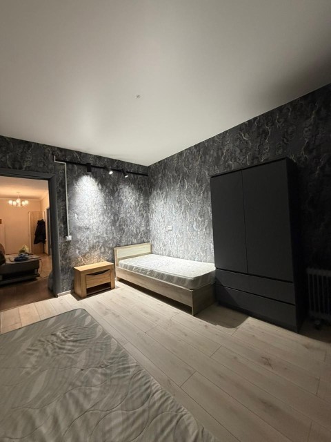 4 комн., 87 м², Блочный, Центр - район пл. Орджоникидзе 7