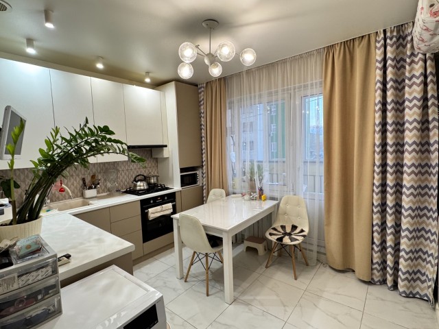 2 комн., 67 м², Монолитно-каркасный, Площадь Победы