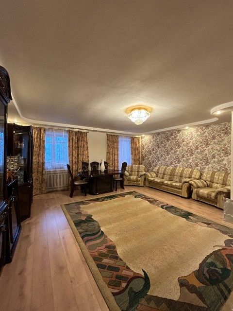 4 комн., 172 м², Блочный, Крытый рынок