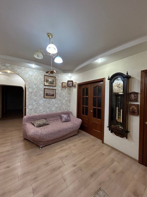 4 комн., 172 м², Блочный, Крытый рынок 11