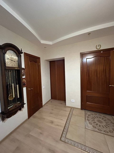 4 комн., 172 м², Блочный, Крытый рынок 15