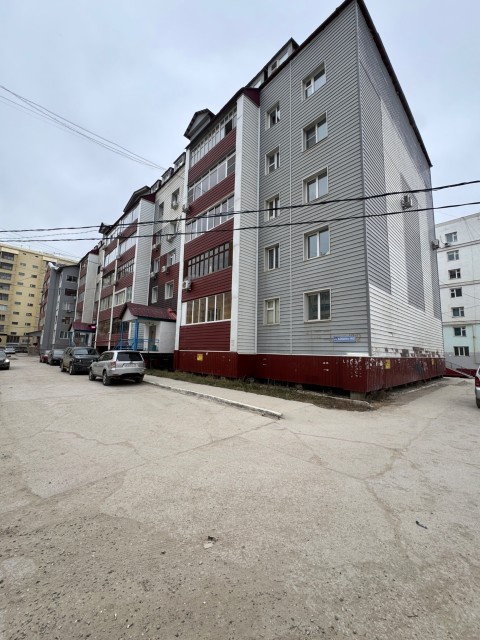 3 комн., 73 м², Блочный, Площадь Победы