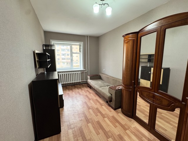 3 комн., 73 м², Блочный, Площадь Победы 2