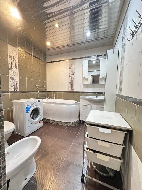 3 комн., Монолитно-каркасный, Центр - район пл. Дружбы 9