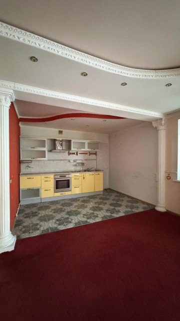 3 комн., 95 м², Блочный, ТЦ "Олонхо" 4