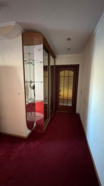 3 комн., 95 м², Блочный, ТЦ "Олонхо" 7