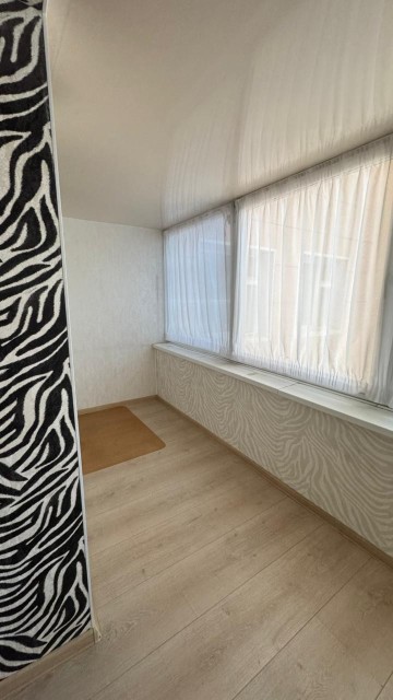 3 комн., 95 м², Блочный, ТЦ "Олонхо" 12