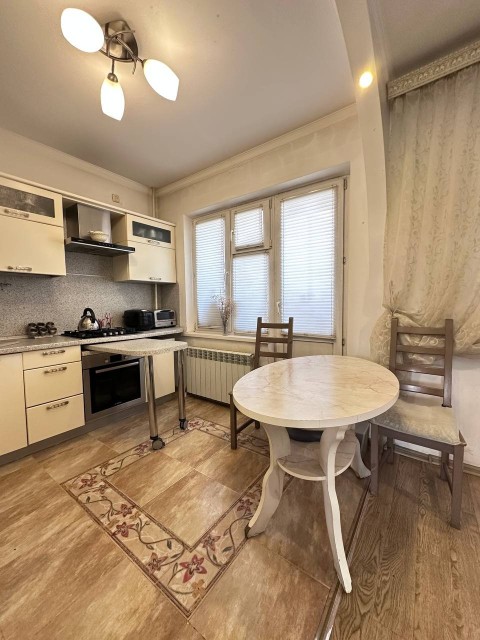 3 комн., Монолитно-каркасный, Центр - район пл. Дружбы