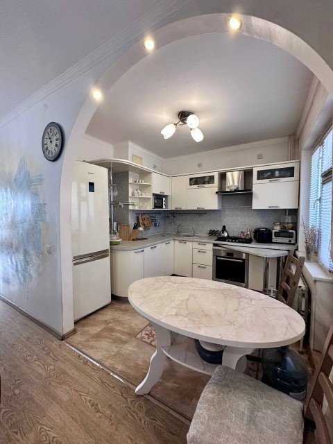 3 комн., Монолитно-каркасный, Центр - район пл. Дружбы 2