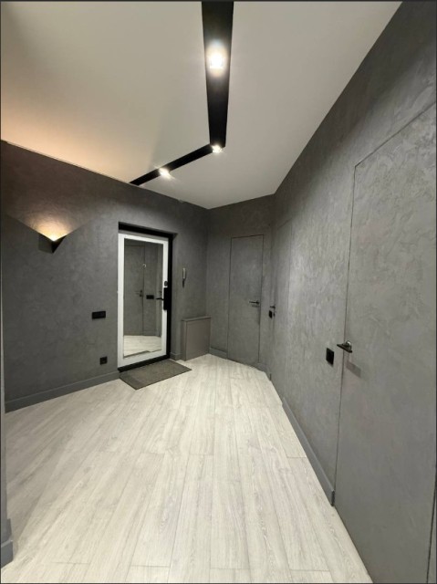 2 комн., 80 м², Блочный, 203 мкрн. 10