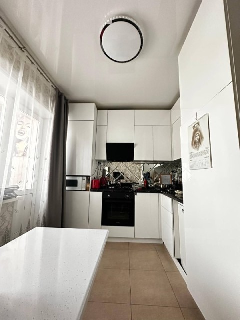 3 комн., 79 м², Блочный, 202 мкрн.