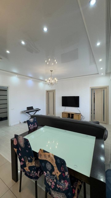 3 комн., Монолитно-каркасный, Центр - район пл. Орджоникидзе 5