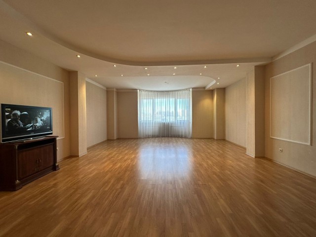 Больше 4 комн., Инд. планировка, Дом быта 4