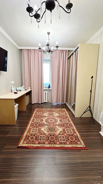 Больше 4 комн., 125 м², Инд. планировка, Областная больница, рынок "Манньыаттаах" 13