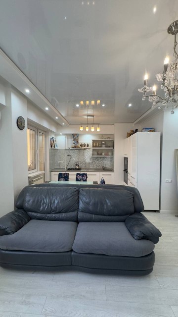 3 комн., Монолитно-каркасный, Центр - район пл. Орджоникидзе 13