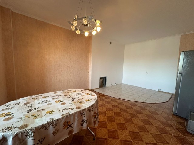 Больше 4 комн., Инд. планировка, Дом быта 8