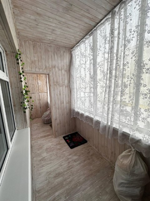 3 комн., 79 м², Блочный, 202 мкрн. 10