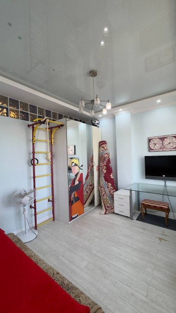 3 комн., Монолитно-каркасный, Центр - район пл. Орджоникидзе 8