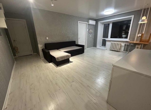 3 комн., 54 м², Блочный, Площадь Победы 2