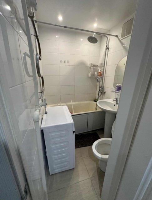 3 комн., 54 м², Блочный, Площадь Победы 6