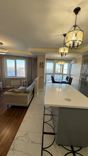 4 комн., Блочный, 203 мкрн. 2