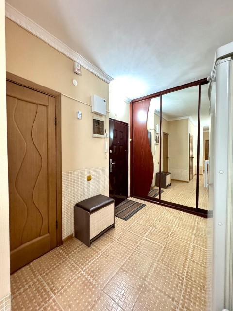 3 комн., Монолитно-каркасный, Сахацирк 8