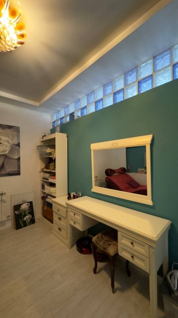 3 комн., Монолитно-каркасный, Центр - район пл. Орджоникидзе 12