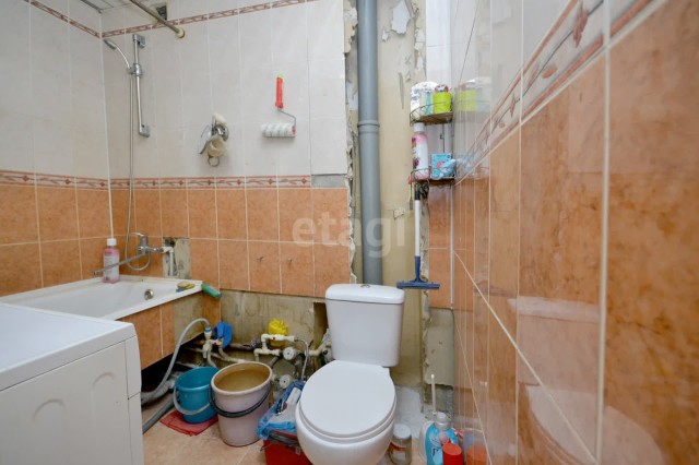 3 комн., 60 м², Хрущевка, Авиапорт 17