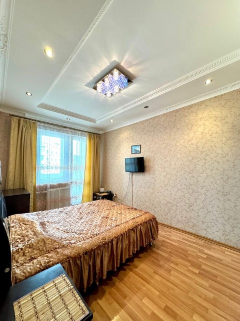 3 комн., Монолитно-каркасный, Сахацирк 7