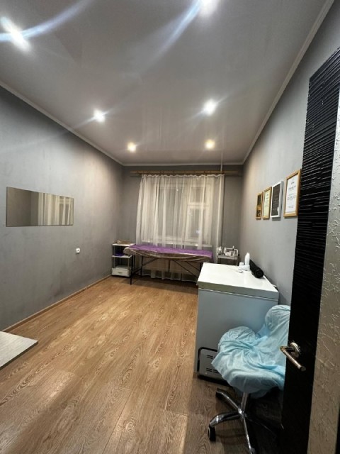 3 комн., 79 м², Блочный, 202 мкрн. 4