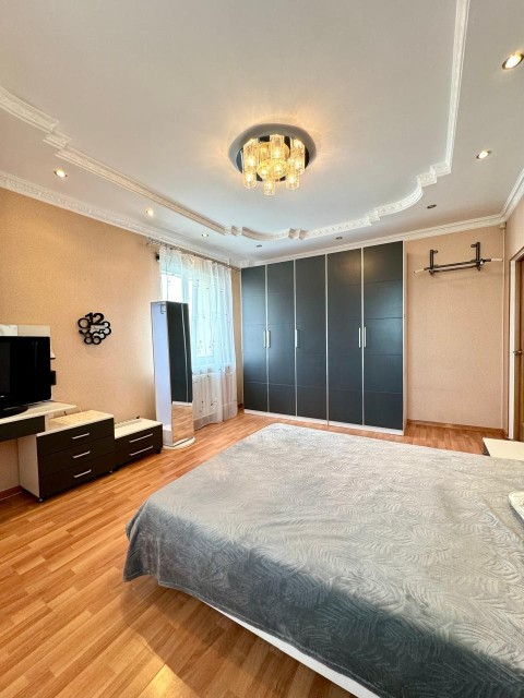 3 комн., Монолитно-каркасный, Сахацирк 2