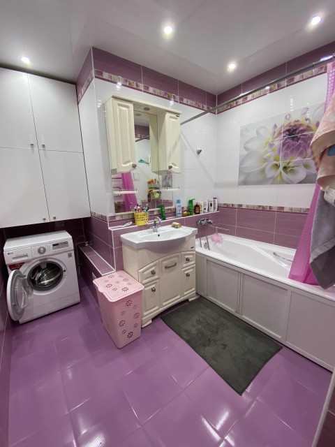 4 комн., 130 м², Монолитно-каркасный, 31 школа 17