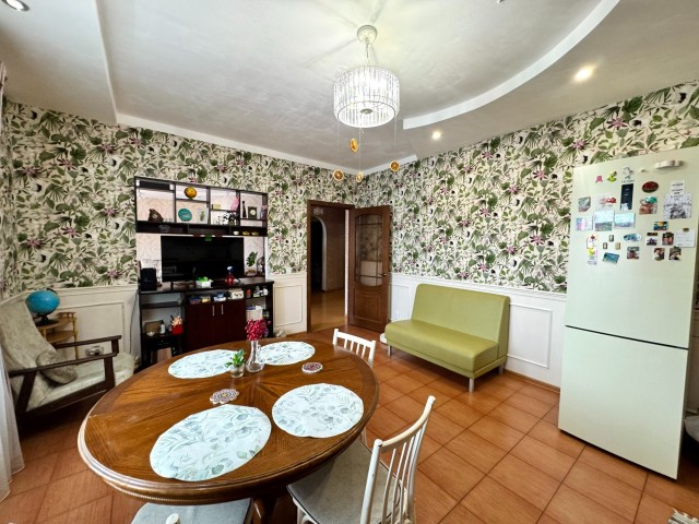 3 комн., 102 м², Инд. планировка, Крестьянский рынок, стадион "Туймаада"