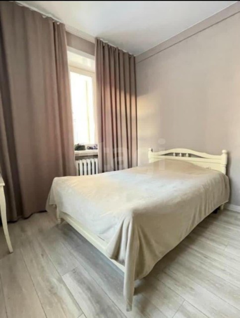 3 комн., 70 м², Сталинка, Центр - район пл. Дружбы 2