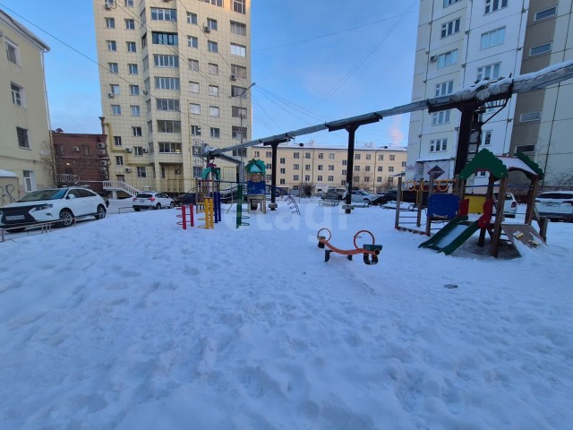 3 комн., 70 м², Сталинка, Центр - район пл. Дружбы 16