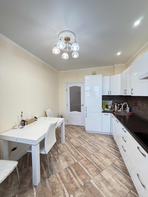 3 комн., 83 м², Монолитно-каркасный, Гимеин 3