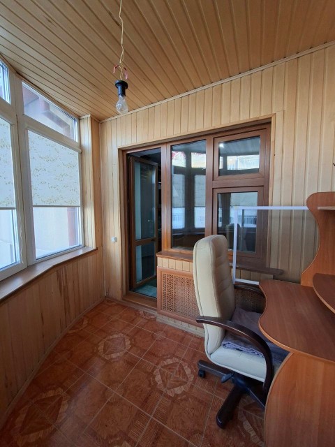 3 комн., 93 м², Монолитно-каркасный, Сахацирк 14