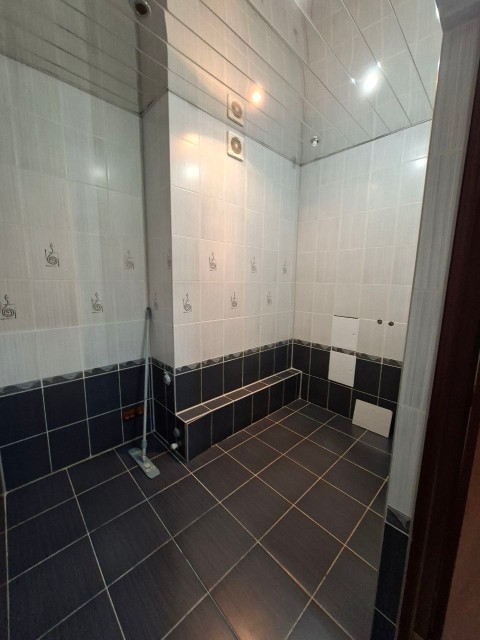 3 комн., 93 м², Монолитно-каркасный, Сахацирк 17