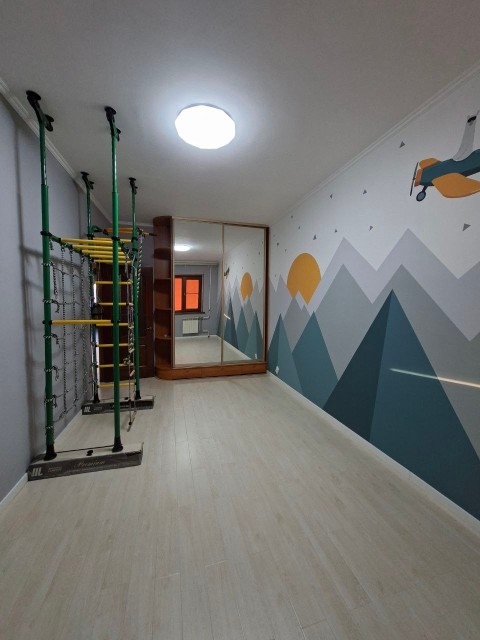 3 комн., 93 м², Монолитно-каркасный, Сахацирк 13