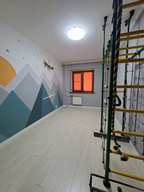 3 комн., 93 м², Монолитно-каркасный, Сахацирк 11