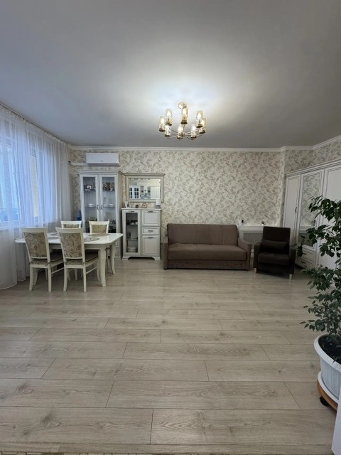 3 комн., 80 м², Инд. планировка, Крытый рынок