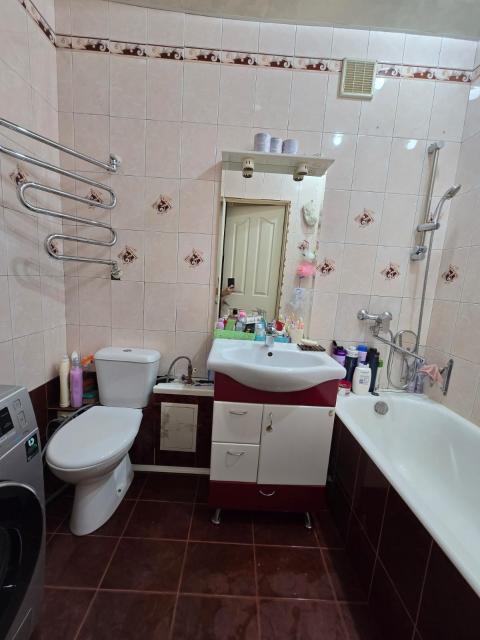 3 комн., 62 м², Блочный, Центр - район пл. Орджоникидзе 9