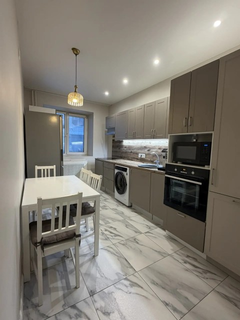 2 комн., 65 м², Блочный, Рынок Столичный