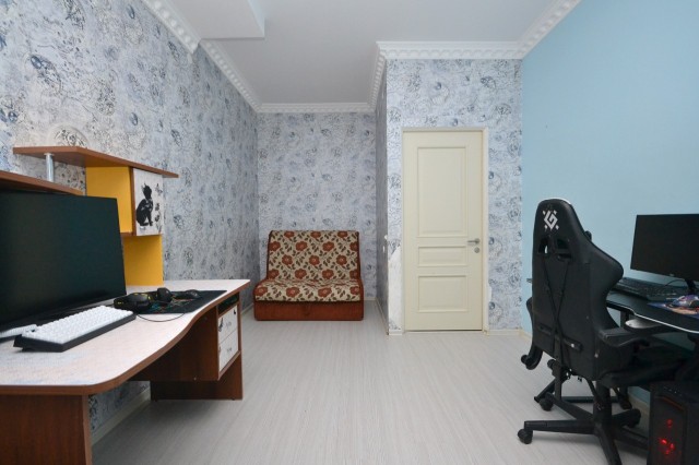 3 комн., 103 м², Монолитно-каркасный, Сахацирк 12