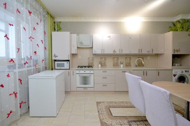 3 комн., 103 м², Монолитно-каркасный, Сахацирк 3