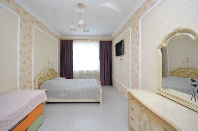 3 комн., 103 м², Монолитно-каркасный, Сахацирк 9