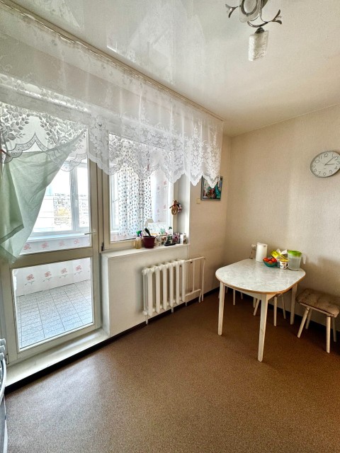 3 комн., 82 м², Блочный, Вавилон 5